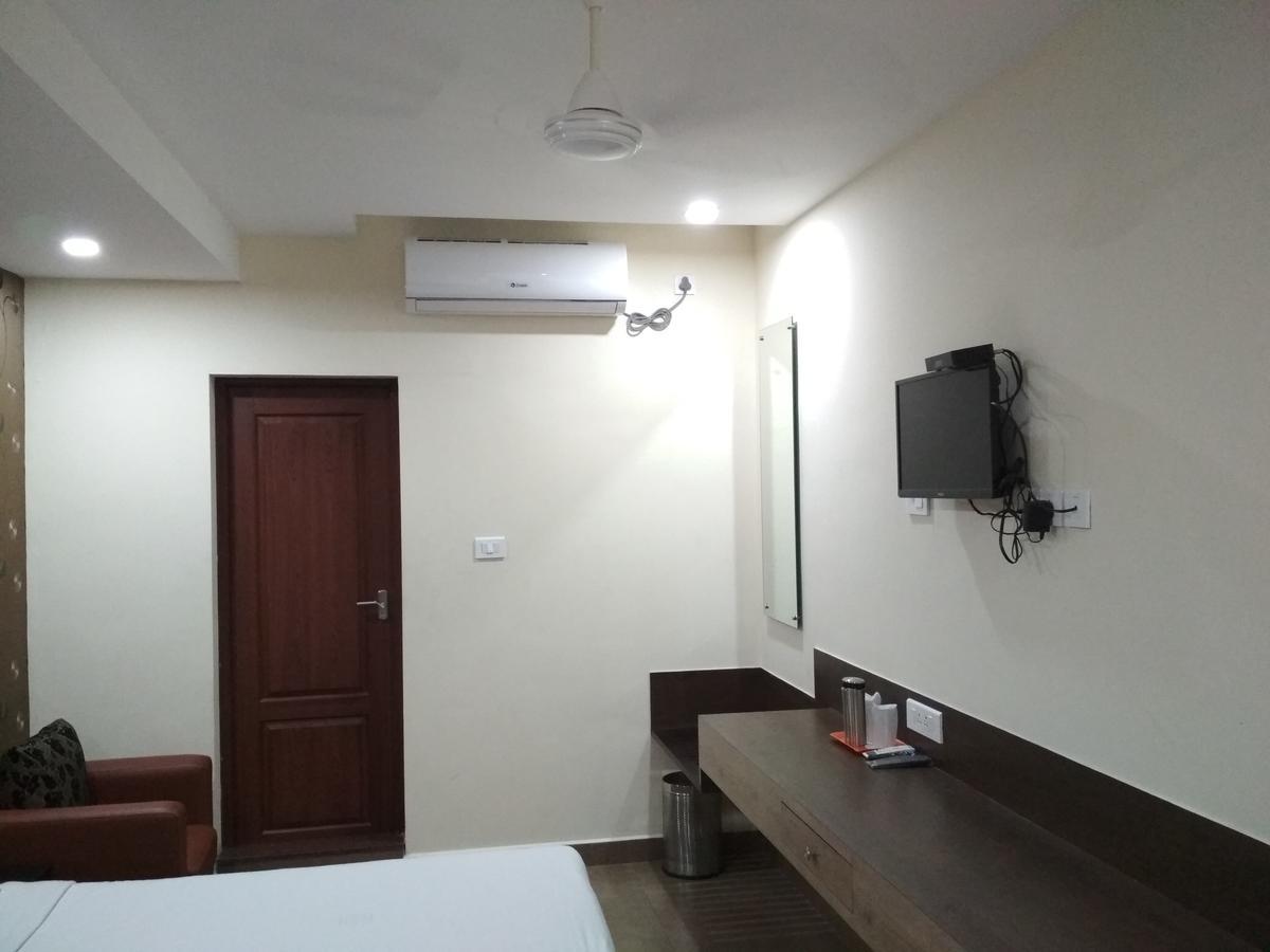 Hotel Rukmini Alwaye Exterior photo