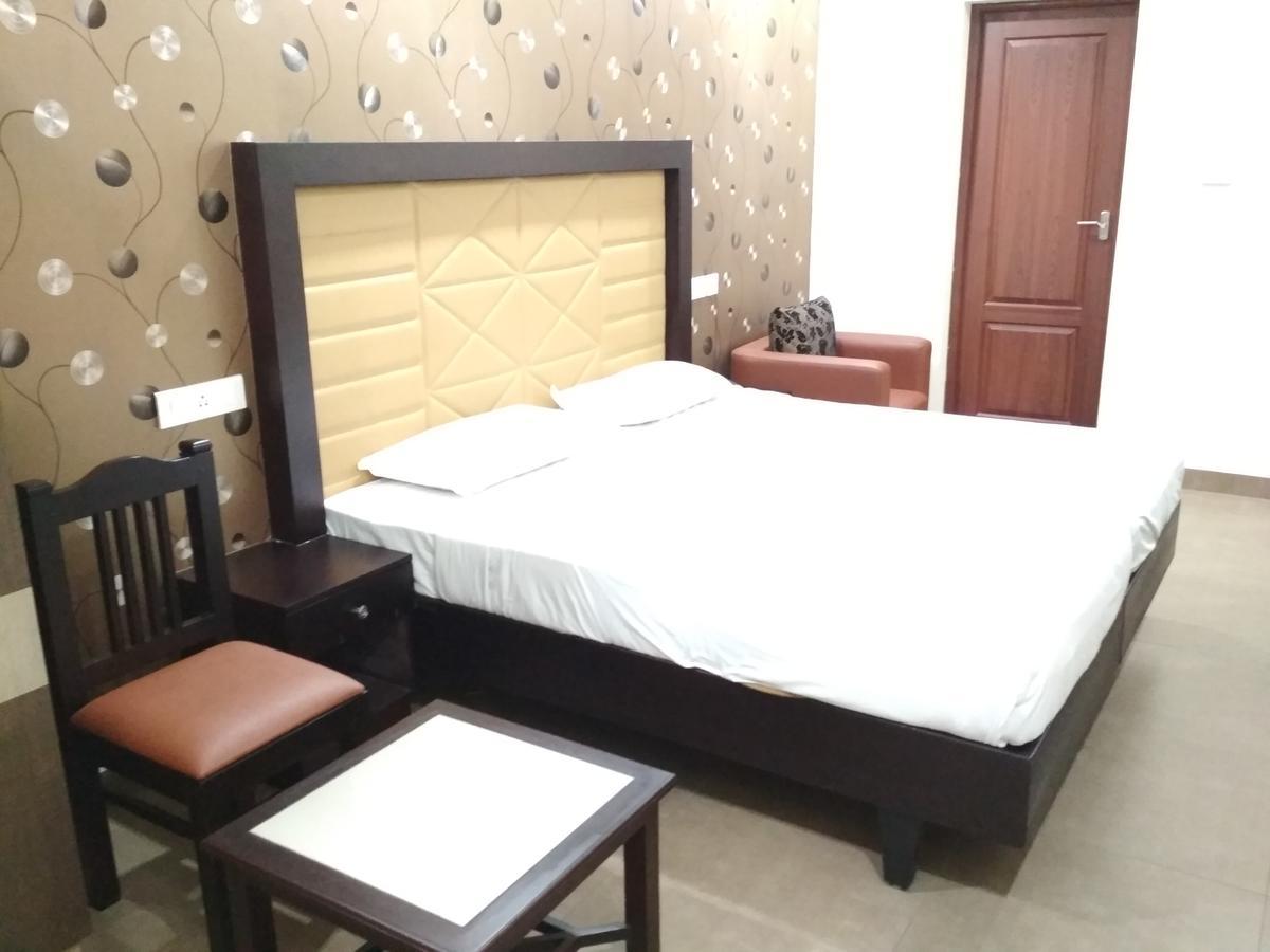Hotel Rukmini Alwaye Exterior photo