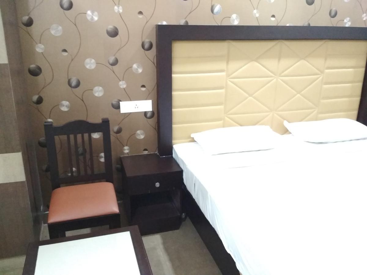 Hotel Rukmini Alwaye Exterior photo
