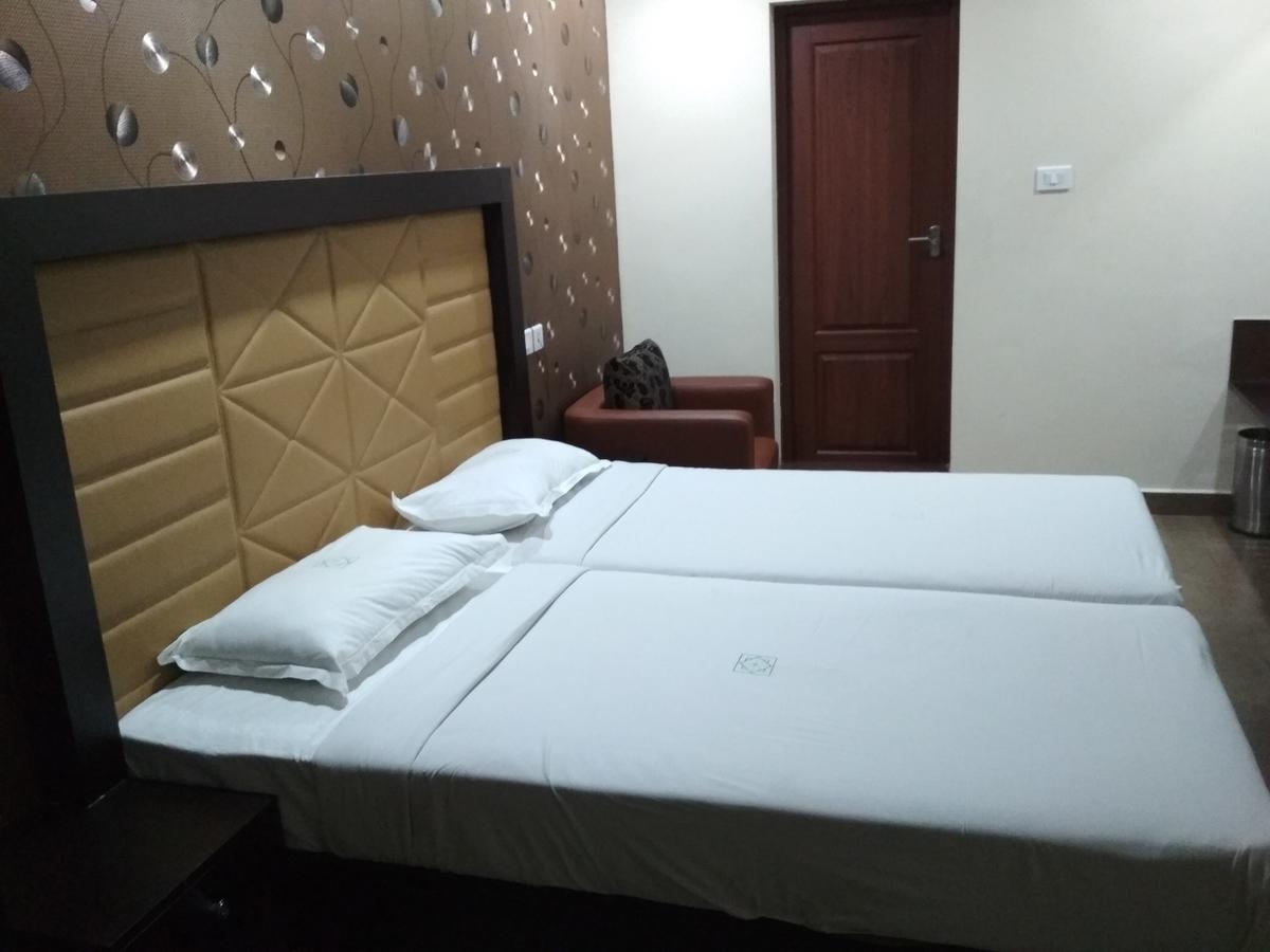 Hotel Rukmini Alwaye Exterior photo