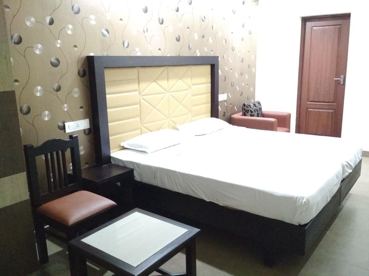 Hotel Rukmini Alwaye Exterior photo
