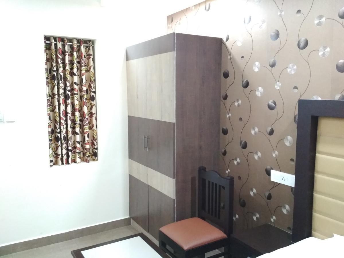 Hotel Rukmini Alwaye Exterior photo