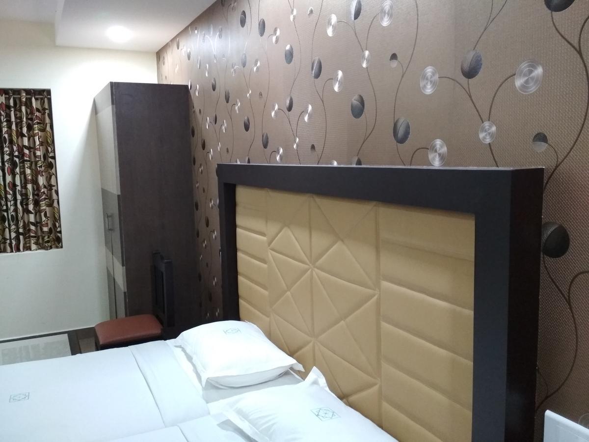 Hotel Rukmini Alwaye Exterior photo