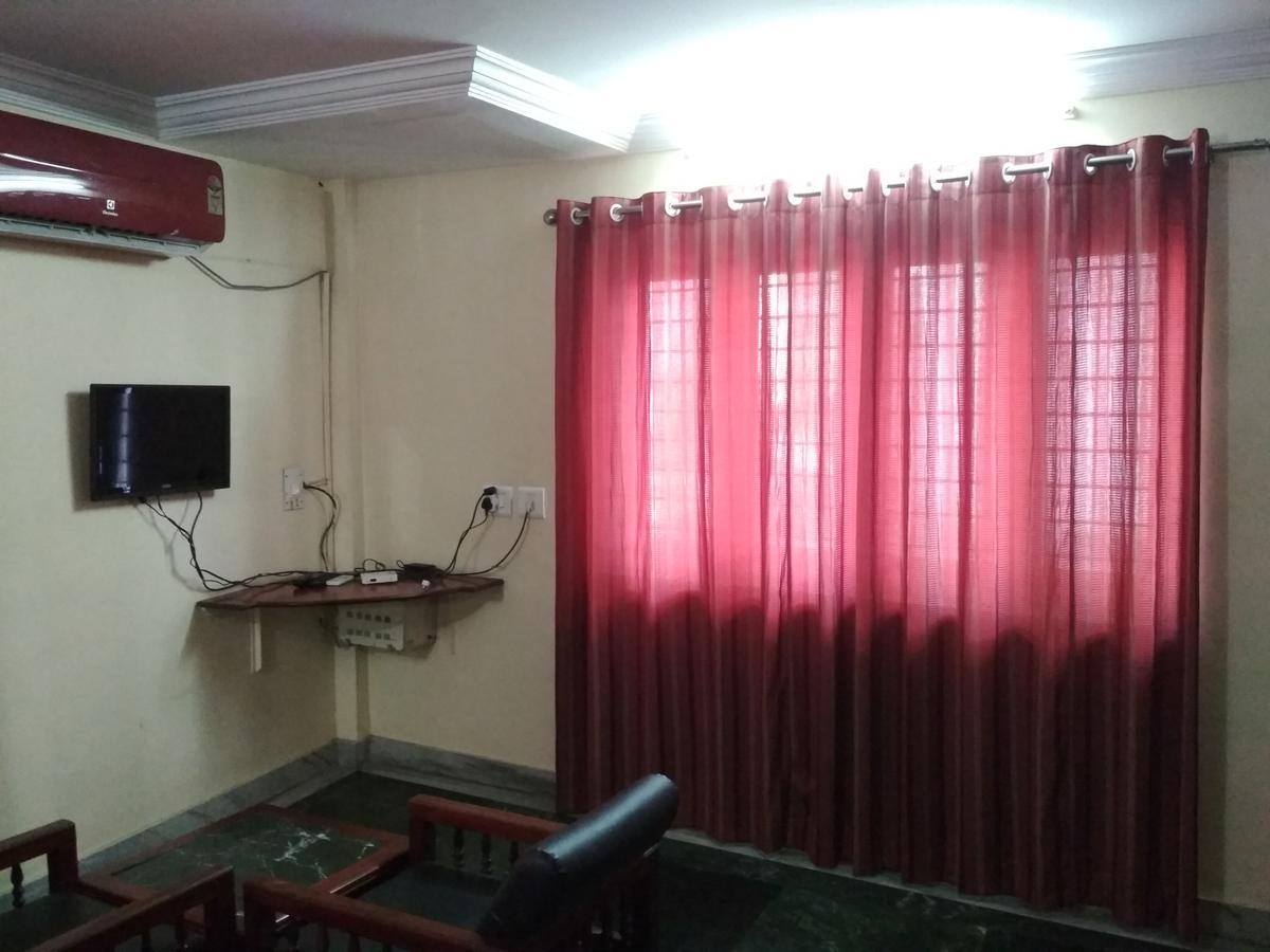 Hotel Rukmini Alwaye Exterior photo