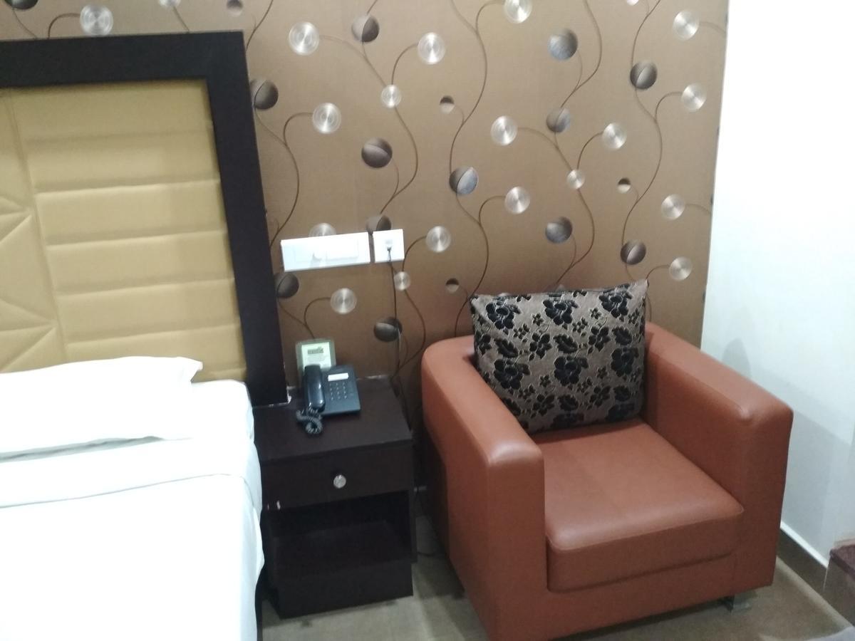 Hotel Rukmini Alwaye Exterior photo