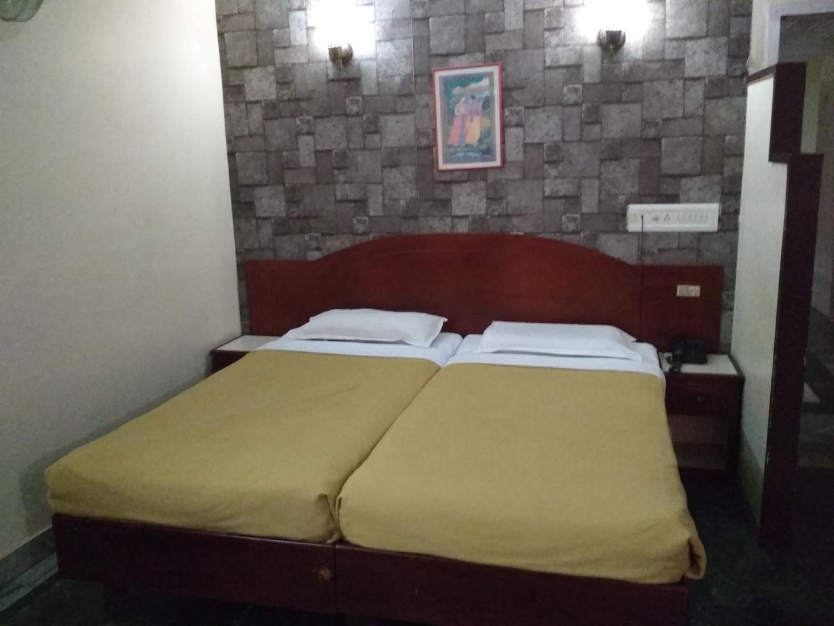 Hotel Rukmini Alwaye Exterior photo